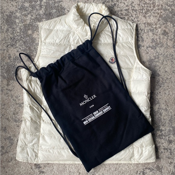 MONCLER FOR VANITY FAIR 2019 BEVERLY HILLS NEW ESTABLISHMENT SUMMIT - Picture 11 of 15